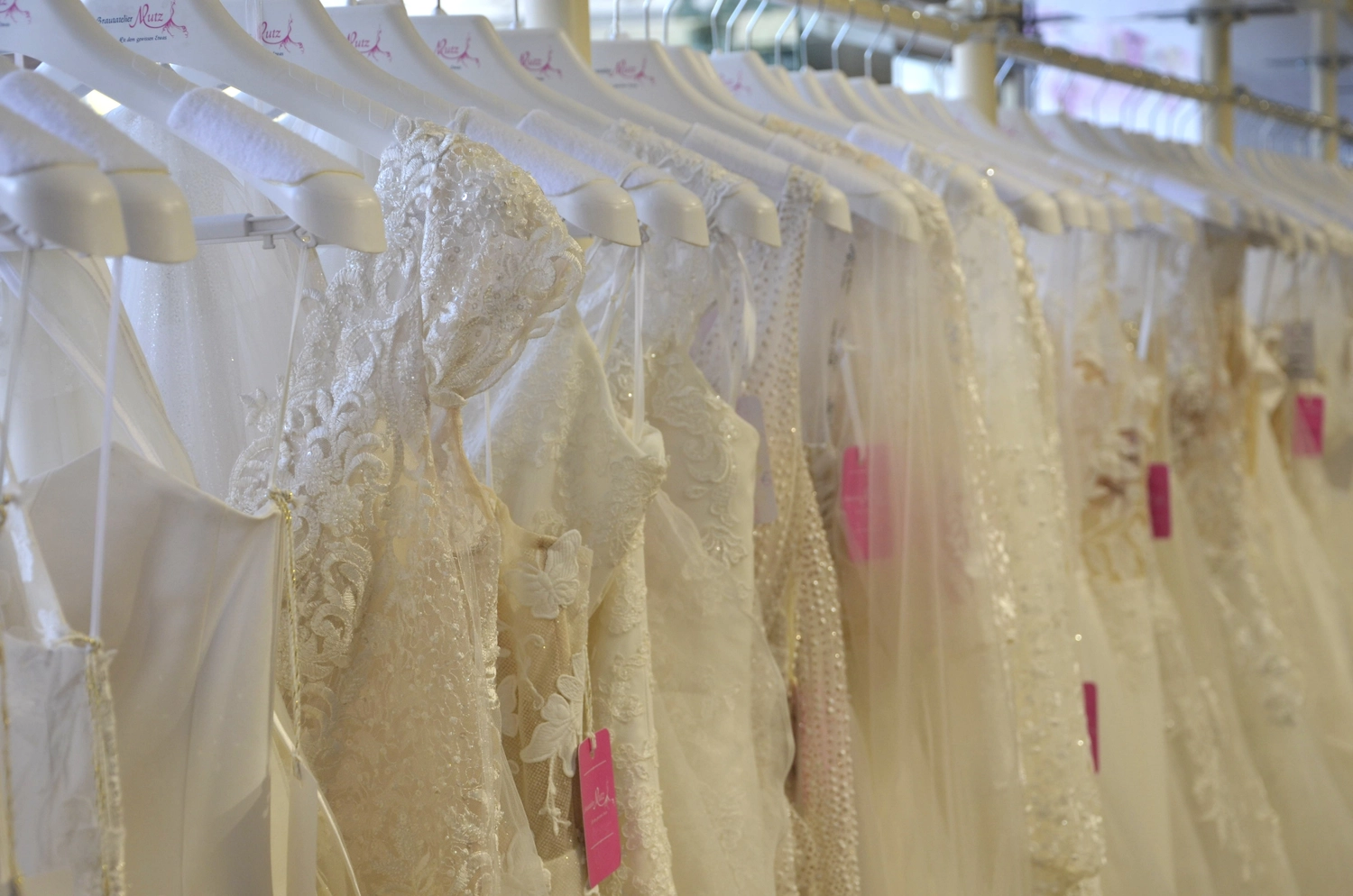 Brautatelier Mutz - Brautkleider - LEDAN