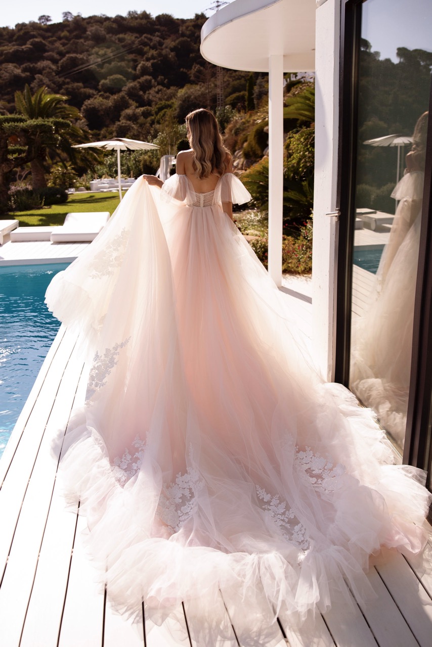 Groß (Ariana-2-scaled)